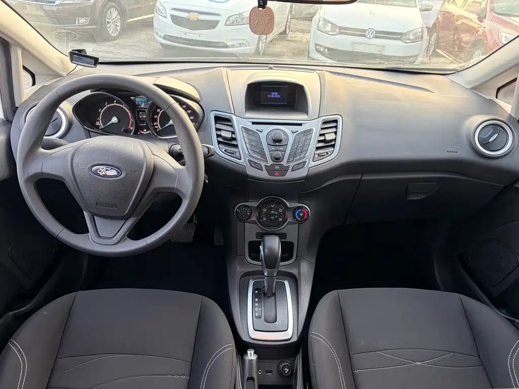 Ford Fiesta 2013 1.5L AT Fashion