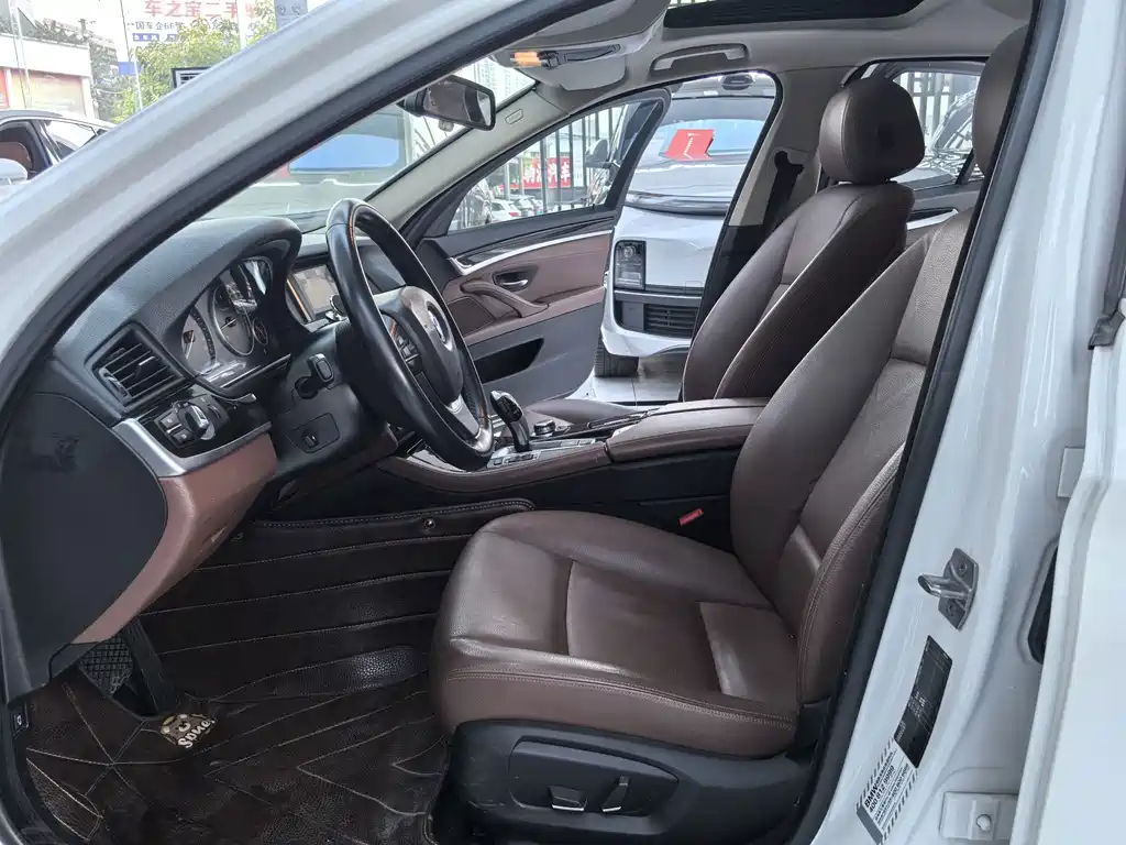 BMW 5 Series — миниатюра 6