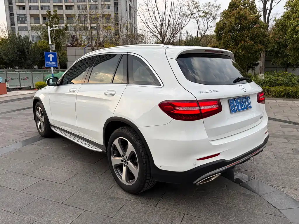 MERCEDES-BENZ GLC