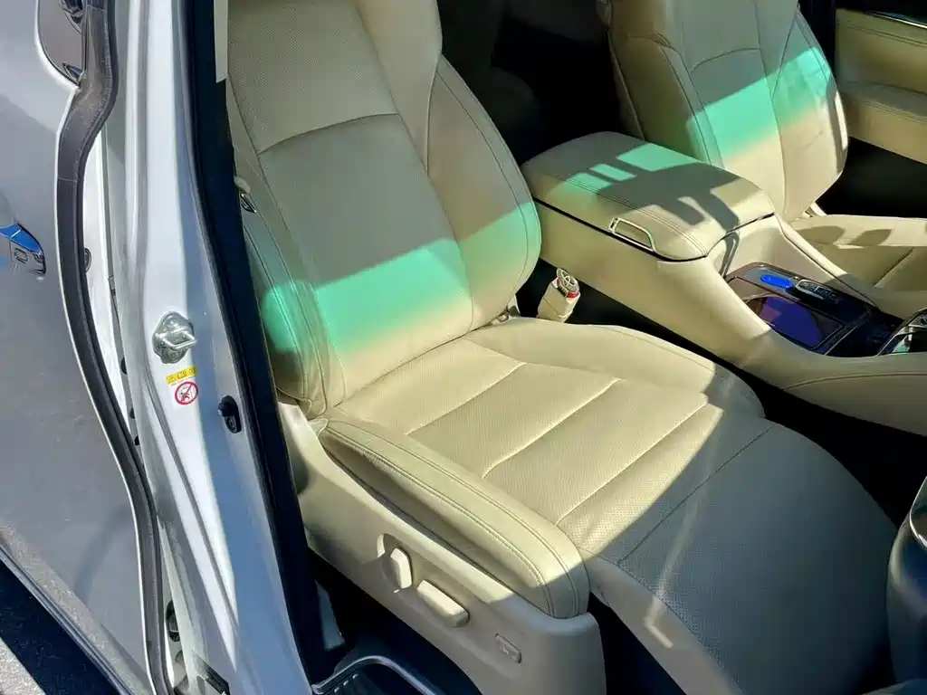 Toyota Alphard — миниатюра 13