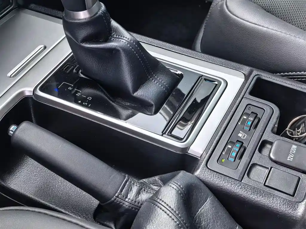 Toyota Land Cruiser Prado 2023 4.0L AT