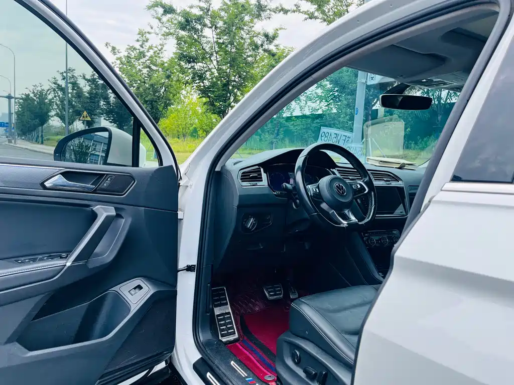 Volkswagen Tiguan L L 2021 330TSI AT R-Line