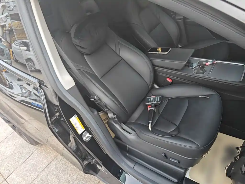 Tesla Model Y — миниатюра 25