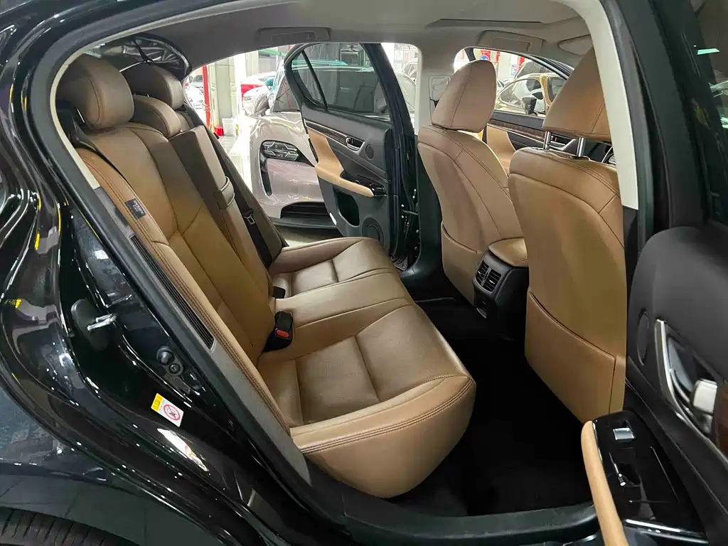 Lexus GS — миниатюра 8