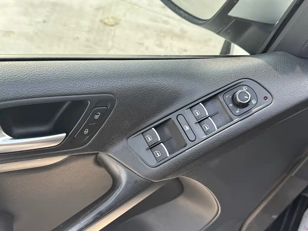 Volkswagen Tiguan — миниатюра 15