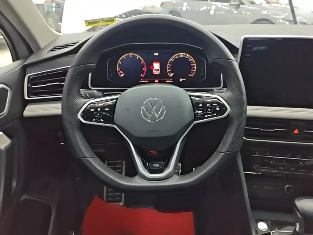 Volkswagen Tiguan L — миниатюра 11