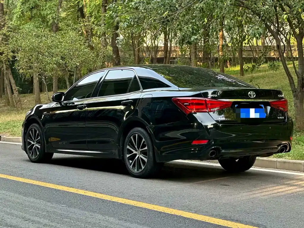 Toyota Crown — миниатюра 9