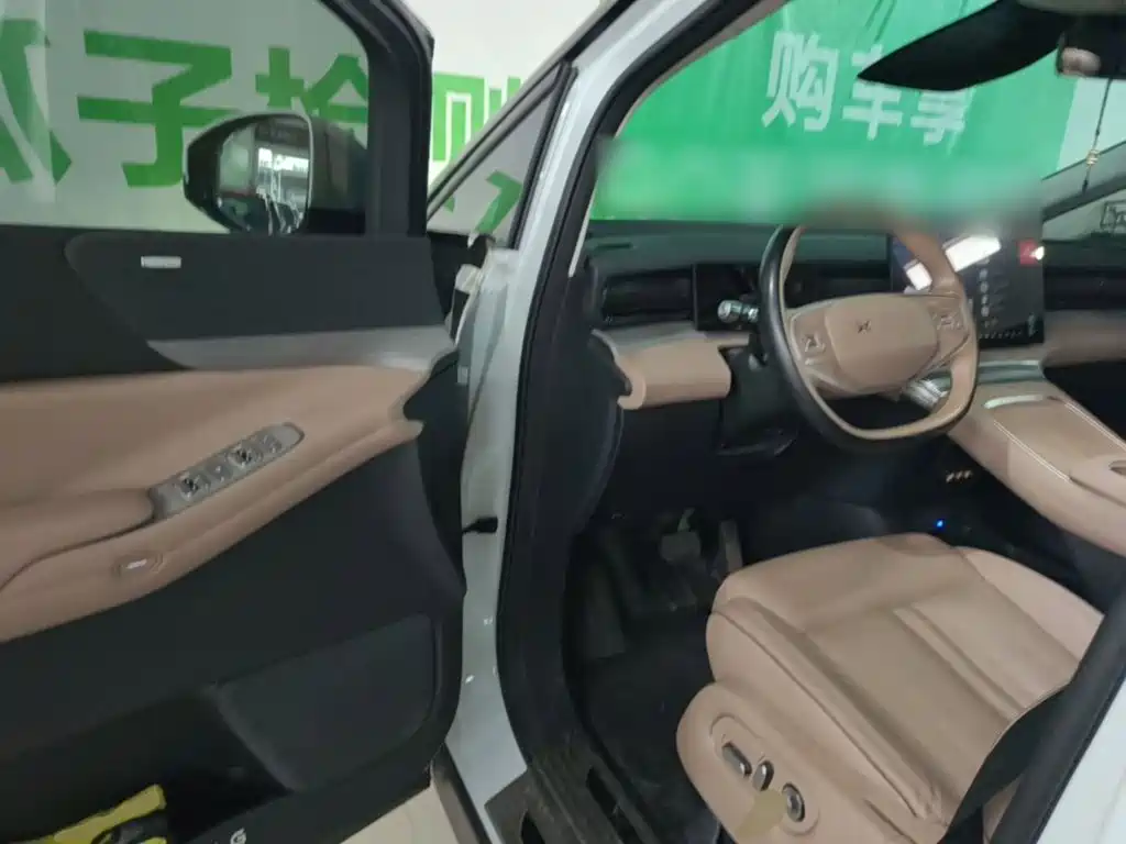 XPeng X9 — миниатюра 16