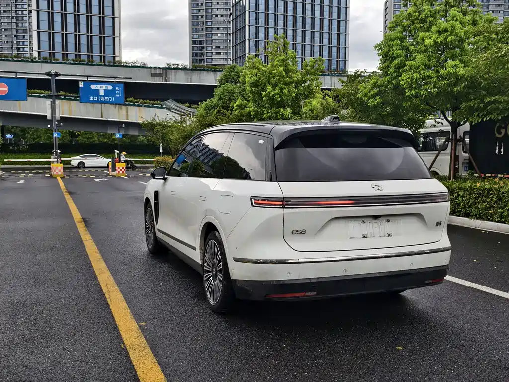 NIO ES8 — миниатюра 6