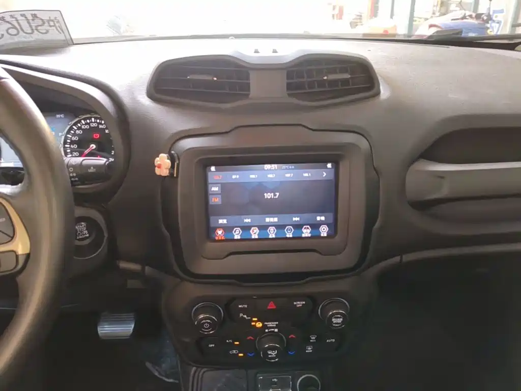 Jeep Renegade — миниатюра 12
