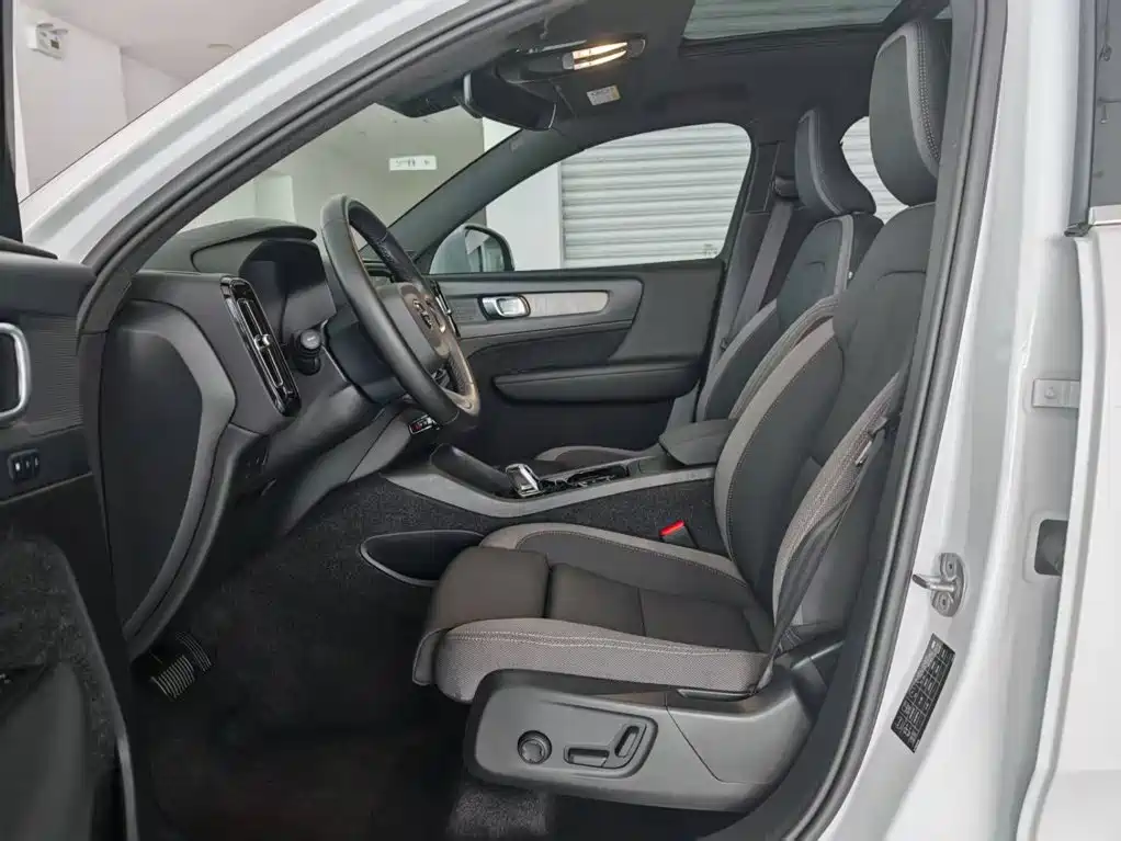 Volvo XC40 — миниатюра 10
