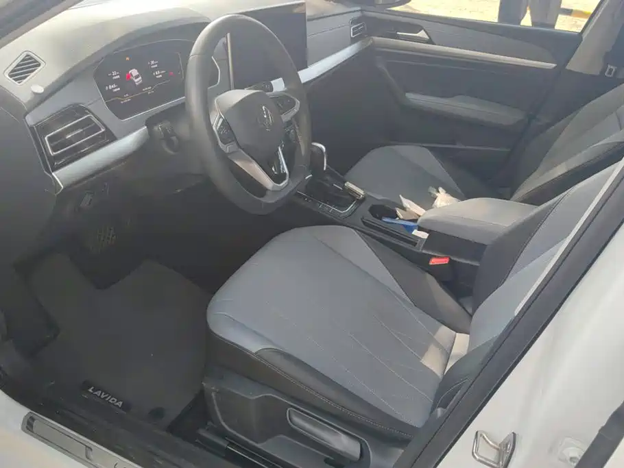 Volkswagen Lavida — миниатюра 9