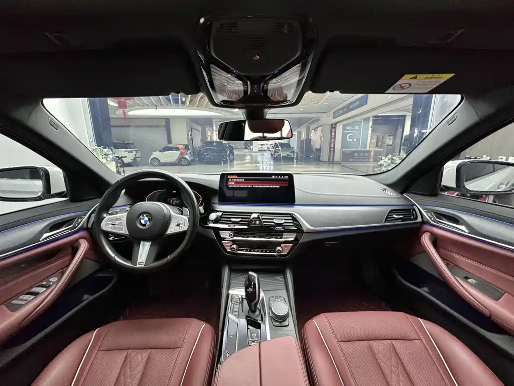 BMW 5 Series — миниатюра 9