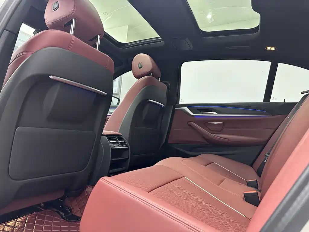 BMW 5 Series — миниатюра 13