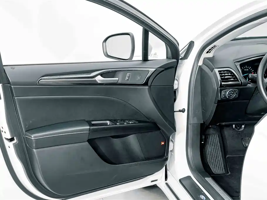 Ford Mondeo — миниатюра 15