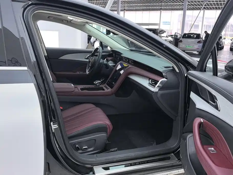 Hongqi Hongqi H5 — миниатюра 8