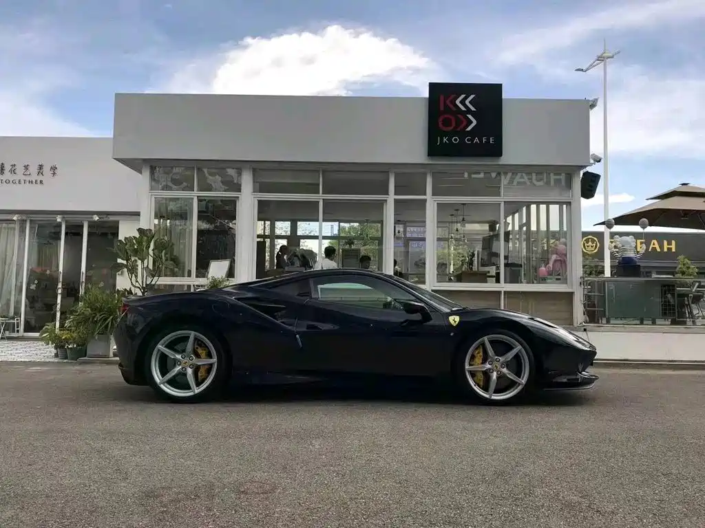 Ferrari F8 — миниатюра 2