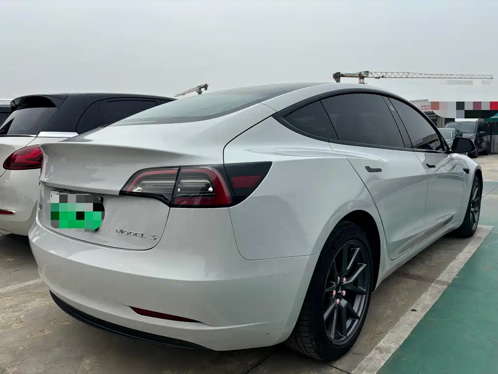 Tesla Model 3 — миниатюра 12
