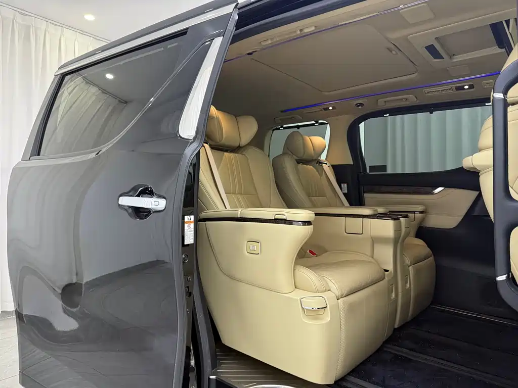 Toyota Alphard — миниатюра 14