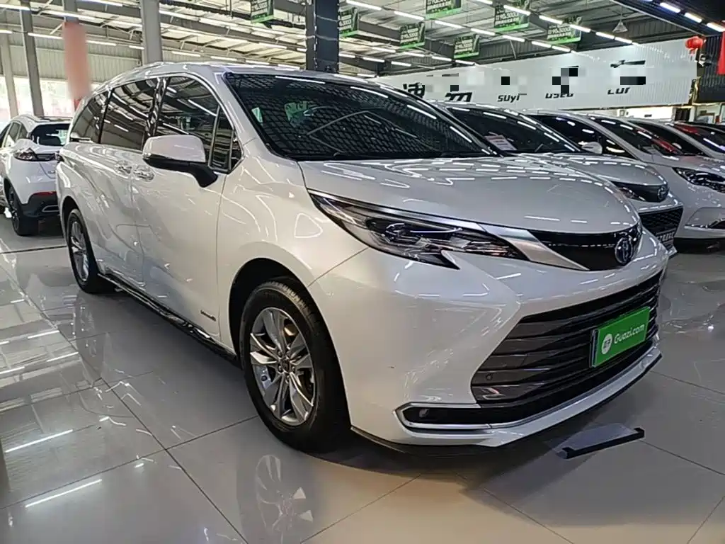 Toyota Sienna — миниатюра 4