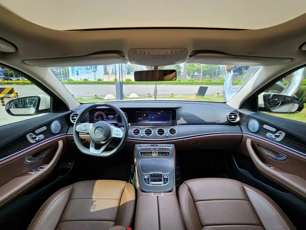 Mercedes-Benz E-Class — миниатюра 8