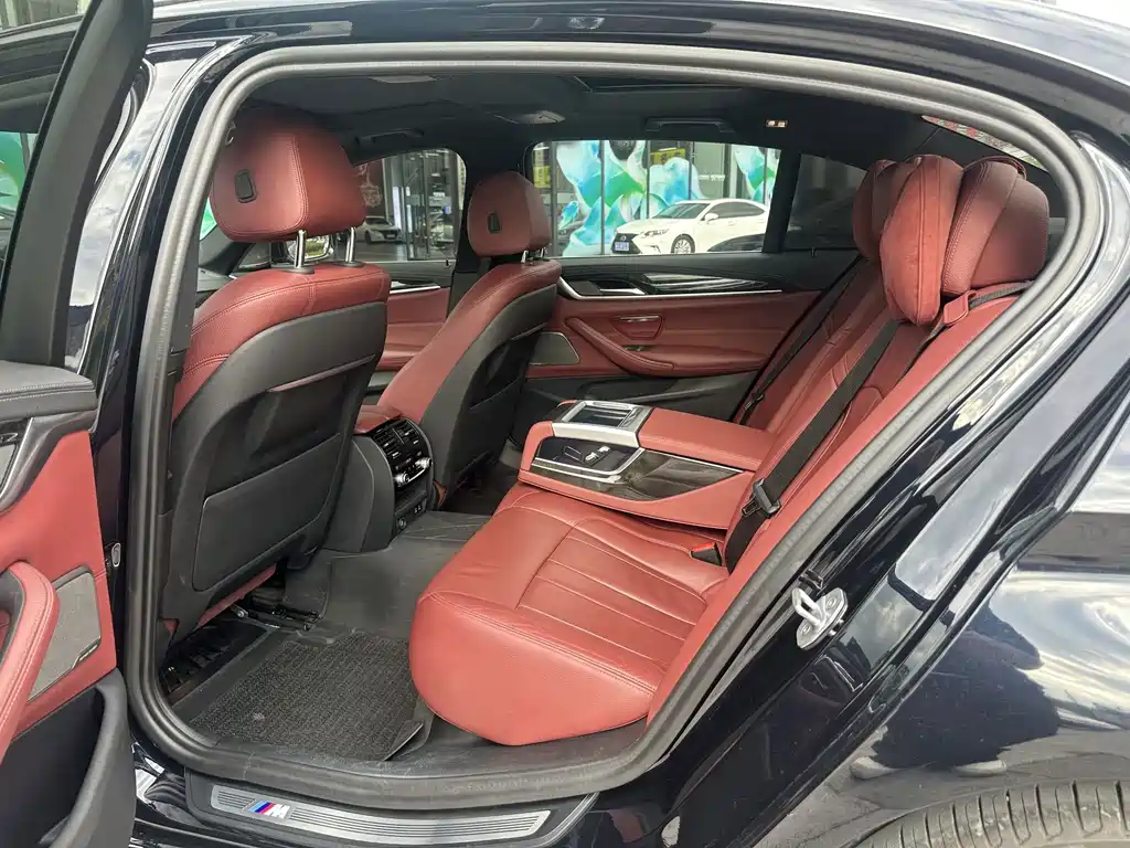 BMW 5 Series — миниатюра 10