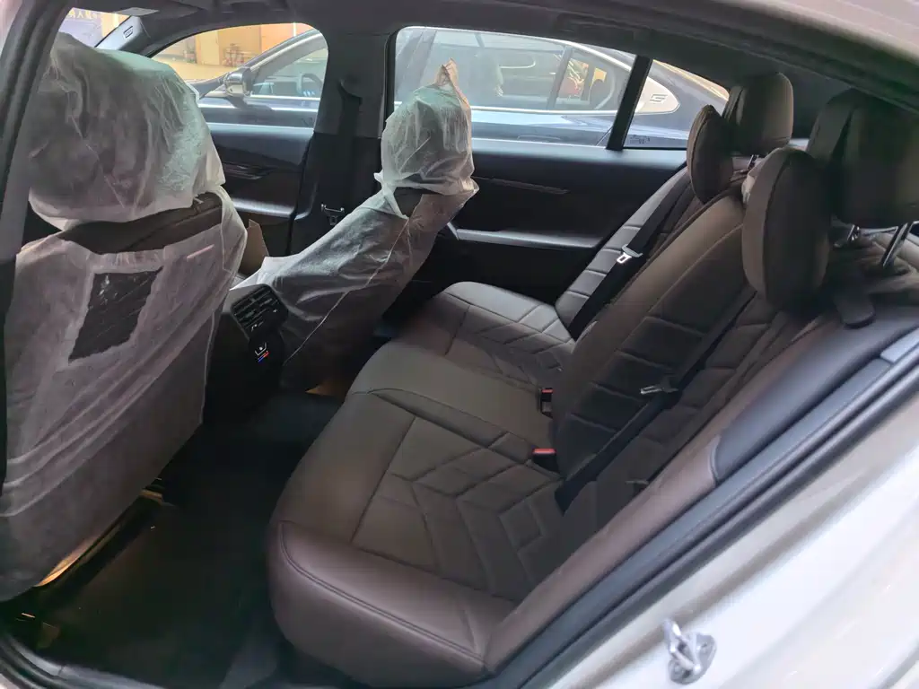 BMW 5 Series — миниатюра 4