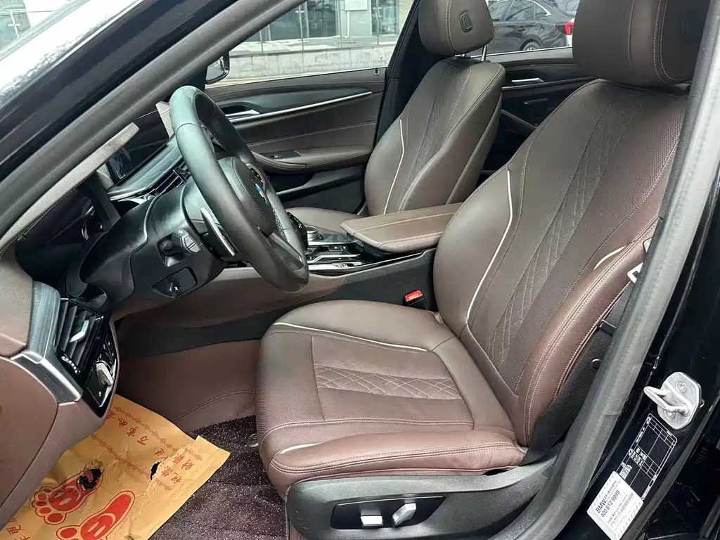 BMW 5 Series — миниатюра 4