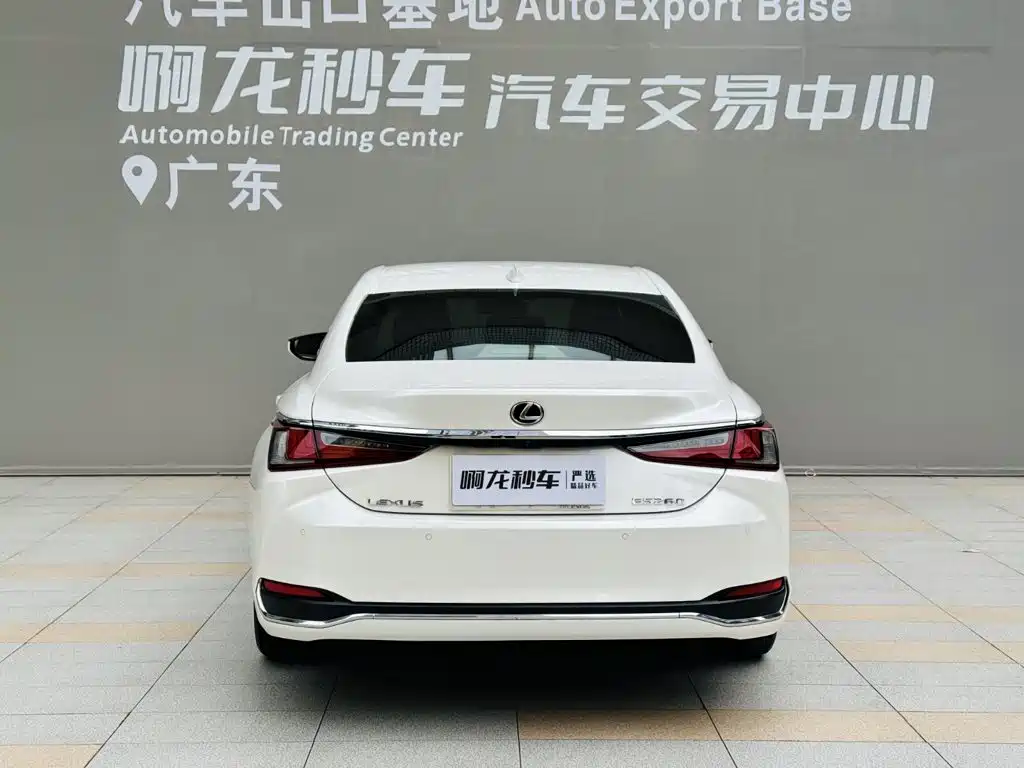 Lexus ES 2020 260