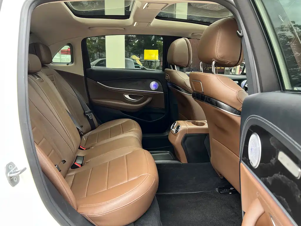 Mercedes-Benz E-Class — миниатюра 20