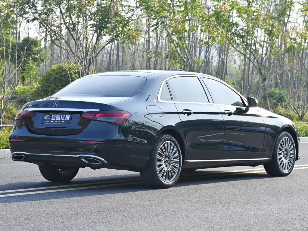 Mercedes-Benz E-Class — миниатюра 18