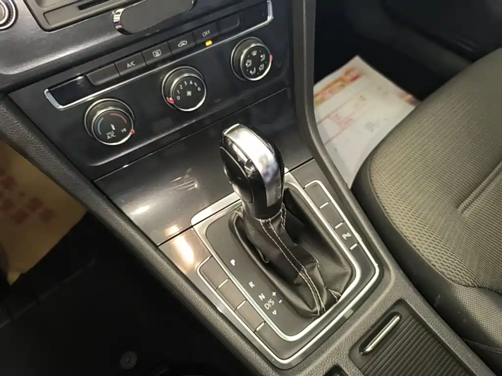 Volkswagen Golf — миниатюра 14