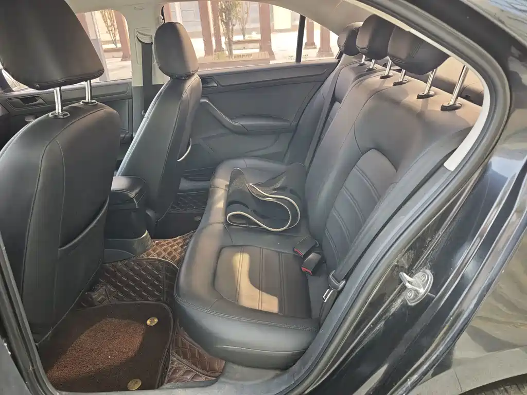 Volkswagen Santana — миниатюра 11