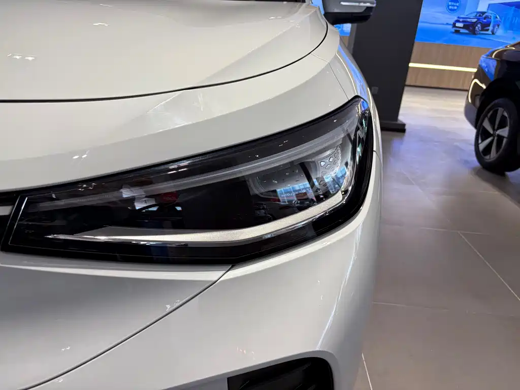 Volkswagen ID.4 Crozz — миниатюра 4