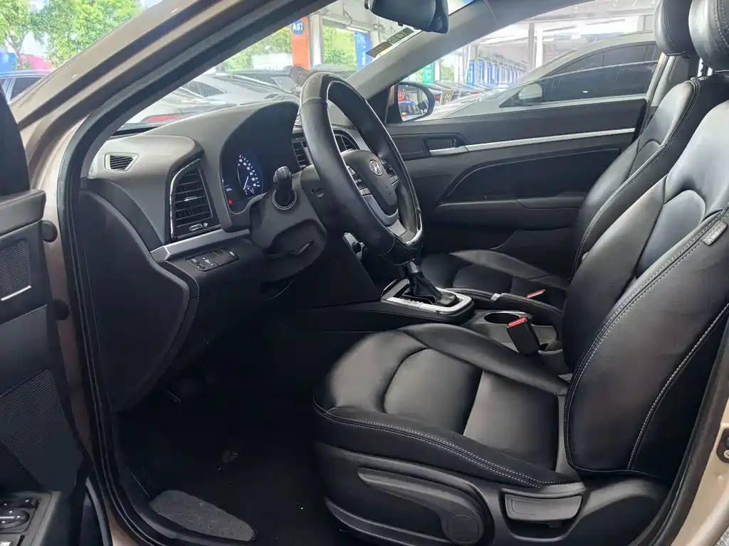 Hyundai Elantra — миниатюра 7