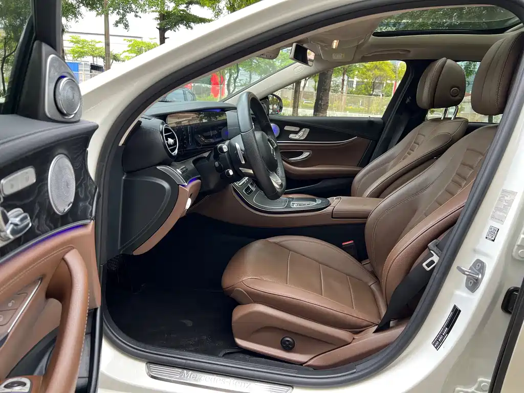 Mercedes-Benz E-Class — миниатюра 11
