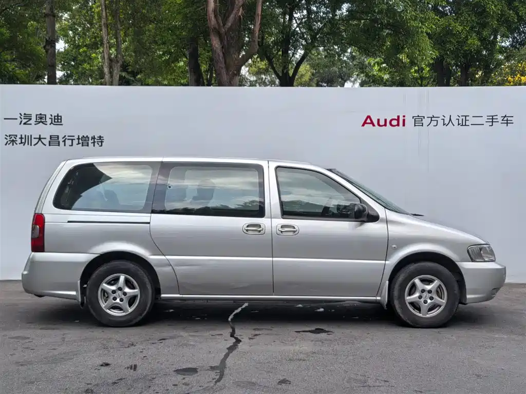 Buick GL8 — миниатюра 3