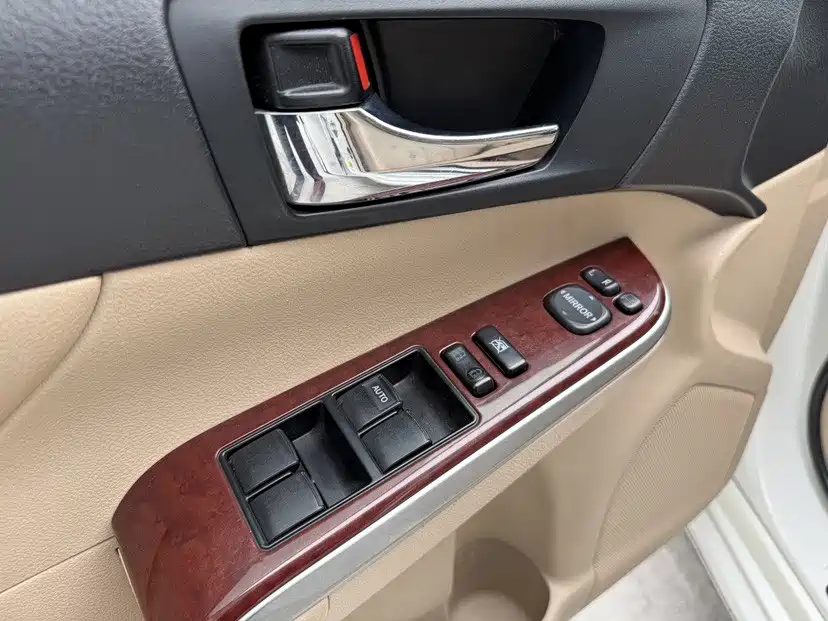 Toyota Camry — миниатюра 19