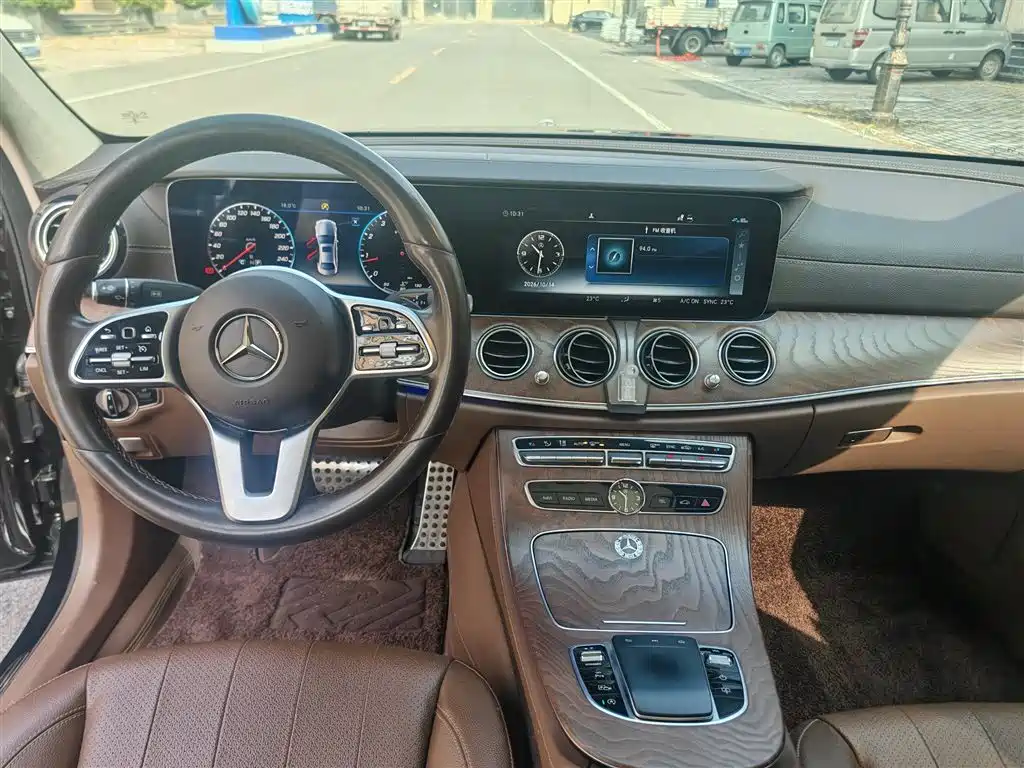 Mercedes-Benz E-Class — миниатюра 13