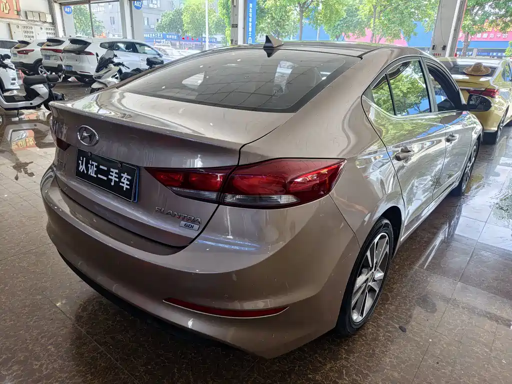 Hyundai Elantra — миниатюра 10