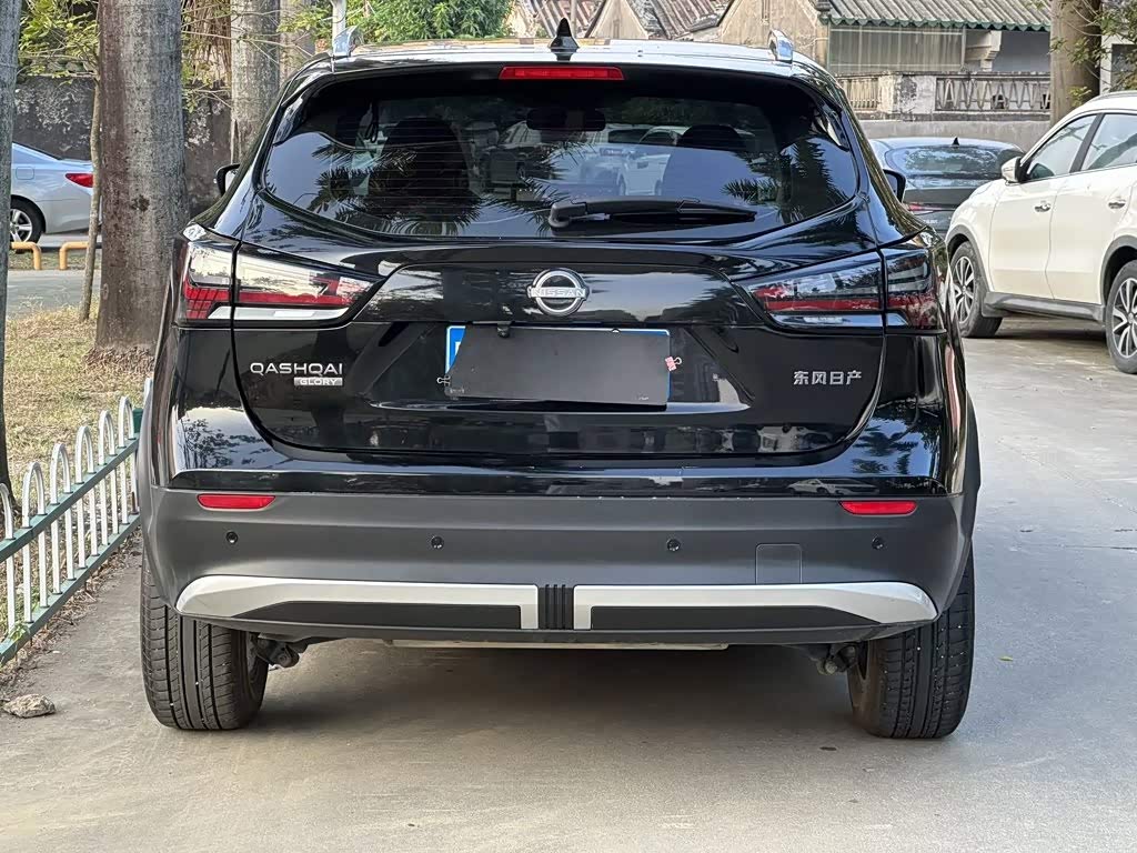 Nissan Qashqai 2.0 л 2025 г. Чёрный, пробег 17000 км