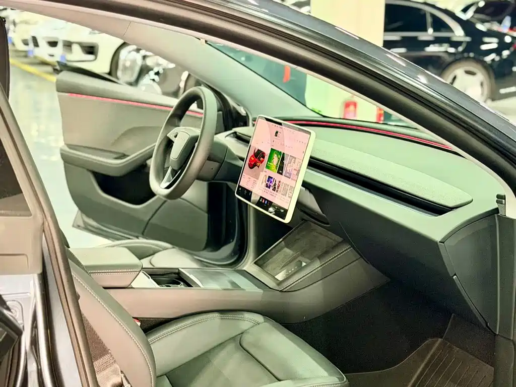 Tesla Model 3 — миниатюра 11
