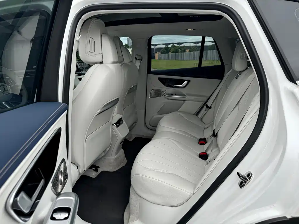 Mercedes-Benz EQE SUV — миниатюра 9