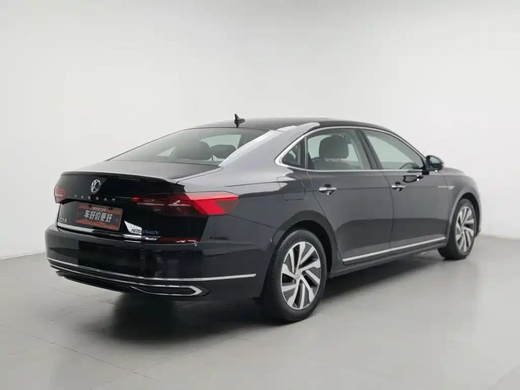 Volkswagen Passat PHEV — миниатюра 2