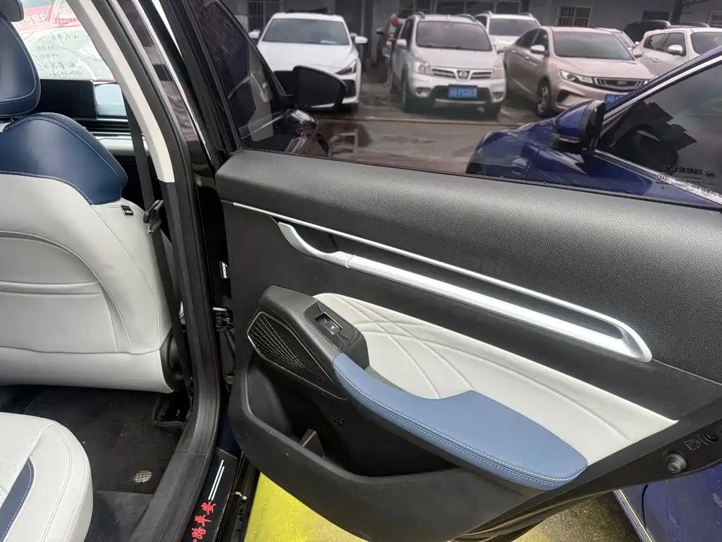 Geely Emgrand 2022 4 1.5L CVT Flagship