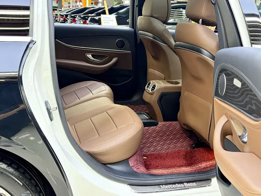Mercedes-Benz E-Class — миниатюра 9