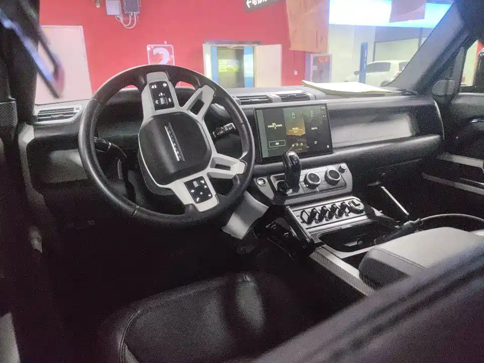 Land Rover Defender — миниатюра 3