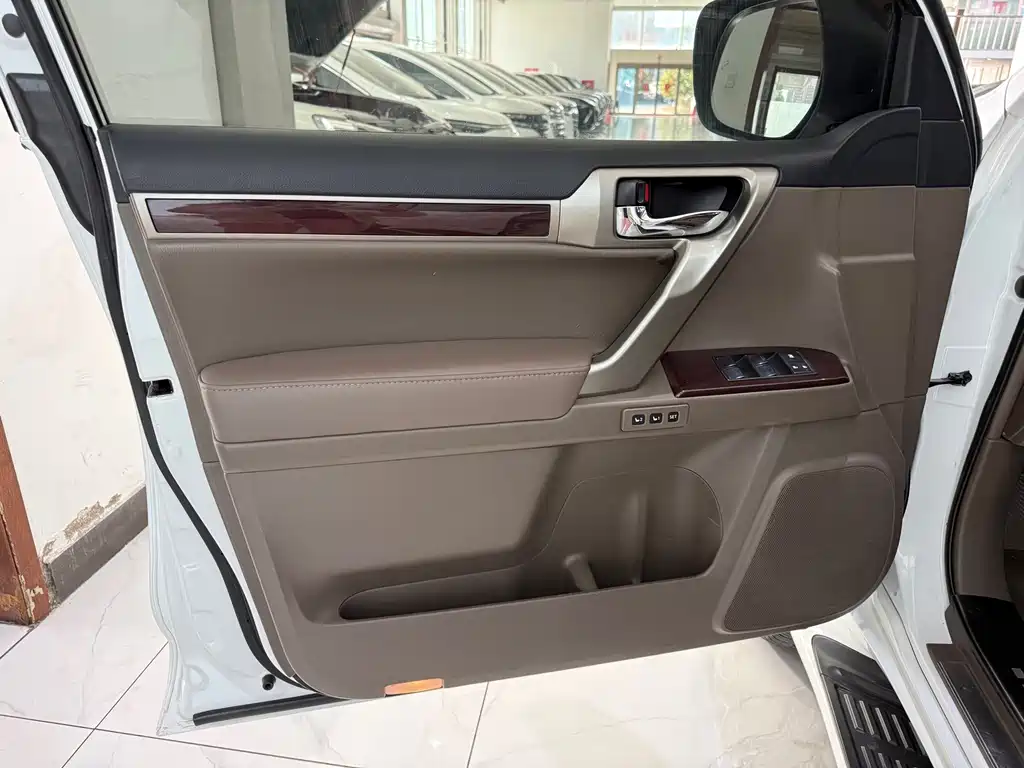 Lexus GX — миниатюра 5
