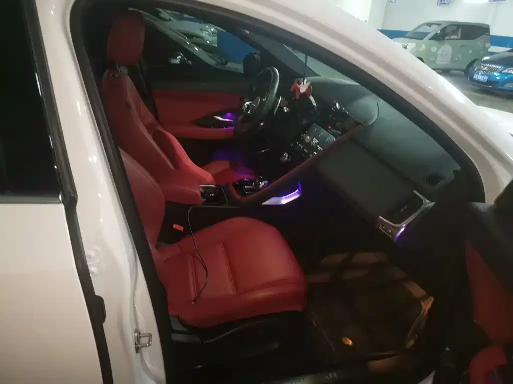 Jaguar E-PACE — миниатюра 19