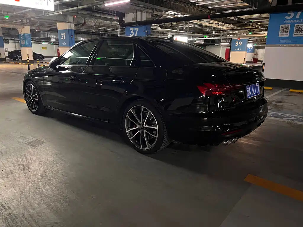 AUDI S4